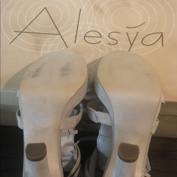 Party on your feet! Suede fringe platform sandals - Picture 6 of 8